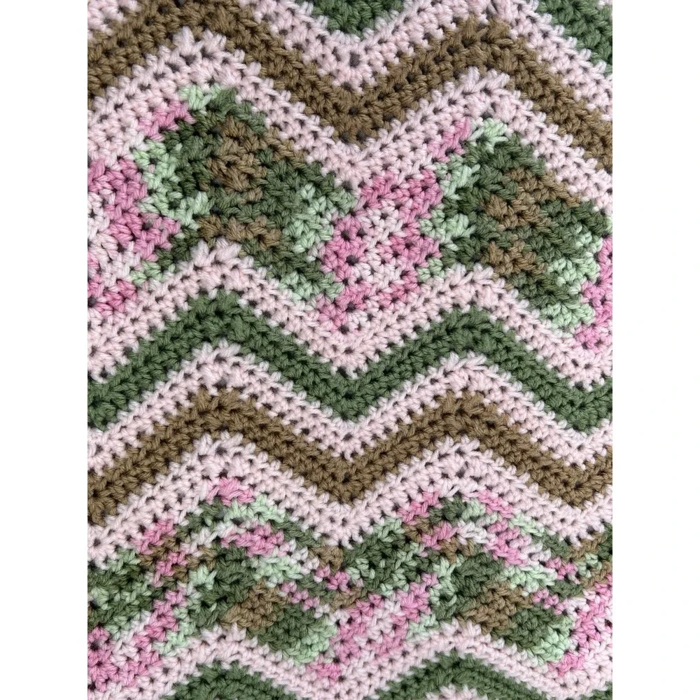 Handmade‎ Crochet Baby Blanket Chevron Pattern Pink and Green 45.5
